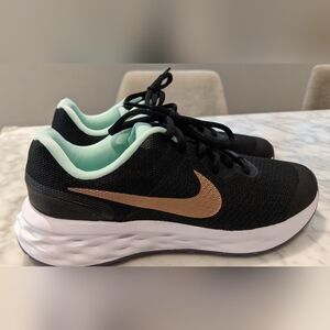Nike Revolution Big Kids Running Shoes DD1096-005 Black/Bronze New In Box 4Y